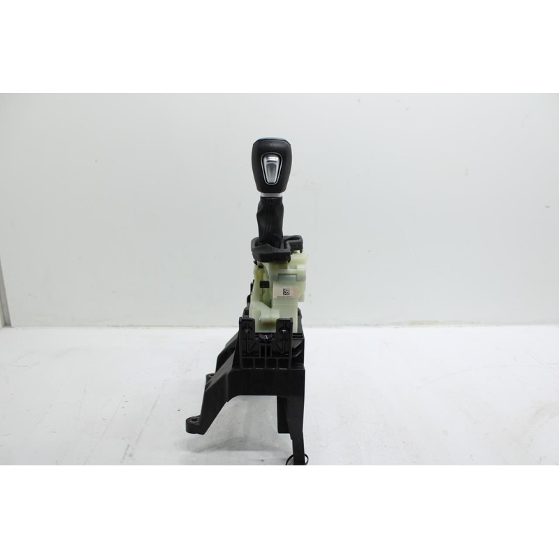19-20 Hyundai Santa Fe Auto Transmission Gear Shifter Lever Knob 46700-S1200 OEM