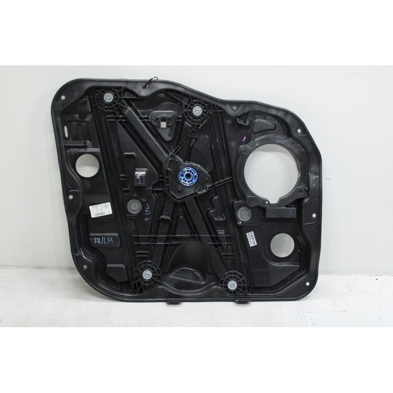 19-20 Hyundai Santa Fe Front LH Door Window Regulator w/ Carrier 82471-S2000 OEM