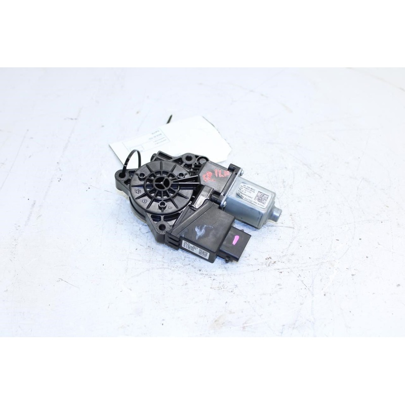 2019-2020 Hyundai Santa Fe Front Left Side Door Power Window Motor 82450-S1010