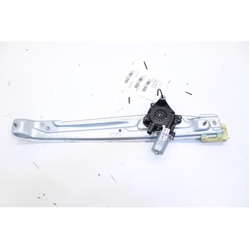 18-2024 Chevrolet Equinox LT Rear Right Door Window Regulator w/ Motor 84567510
