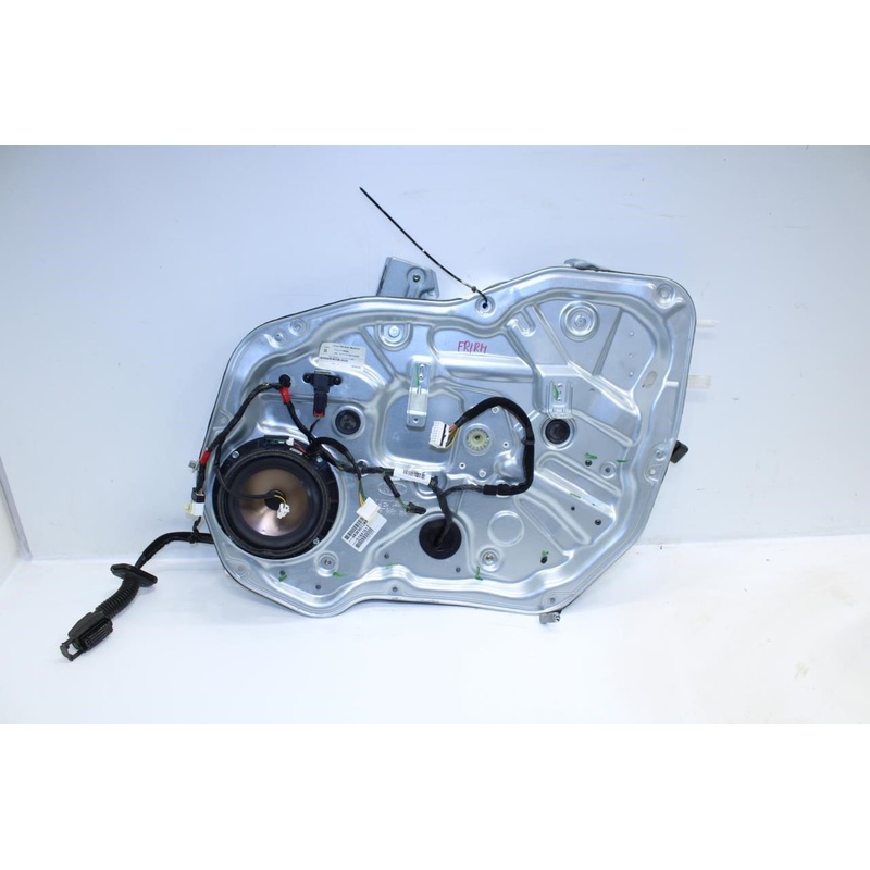 2013-2015 Kia Sorento Front Right Door Window Regulator w/ Carrier 82402-1U001
