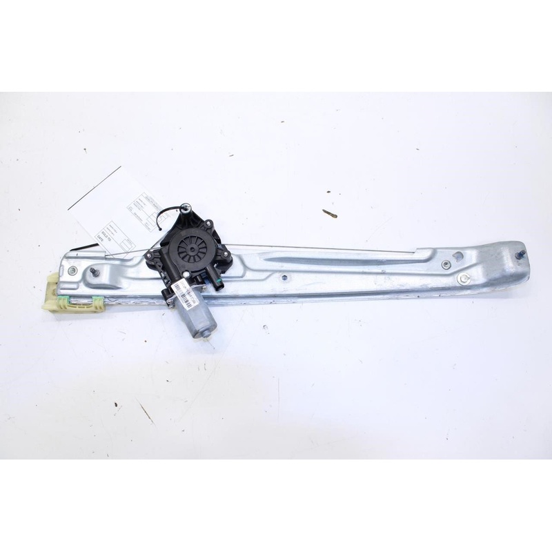 2018-2024 Chevrolet Equinox LT Rear Left Door Window Regulator w/ Motor 84567509