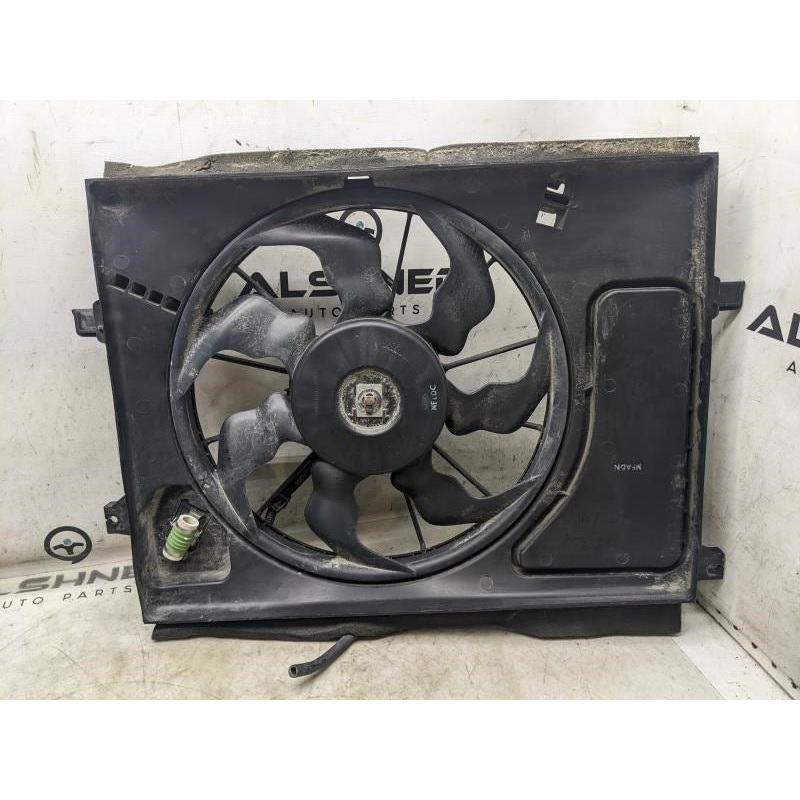 2014-2019 Kia Soul Radiator Cooling Fan Motor Assembly 25380-B2000 OEM