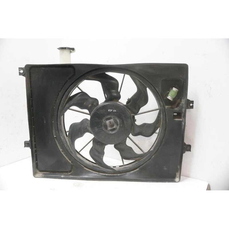2015-17 Hyundai Elantra GT 2.0L Radiator Cooling Fan Motor Assy 25380-3X500 OEM