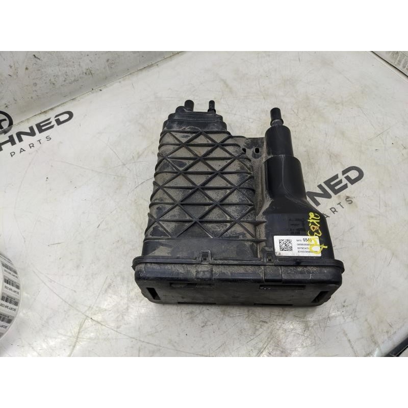 2017-2020 GMC Yukon 5.3L Fuel Vapor Evaporator Emission Canister 84106548 OEM